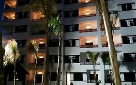 Appartement Luxueusement Meuble Avec Piscine